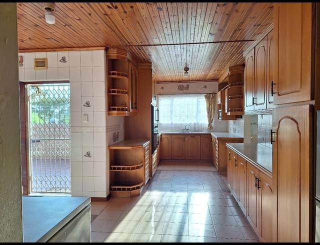 4 BEDROOM HOUSE FOR SALE IN CRAIGIEBURN